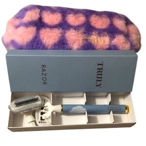 057 - Truly Beauty Razors & Bag